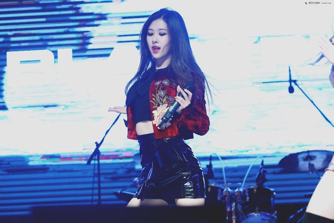 Rosé (BLACKPINK) vừa rục rịch solo, fan đã kêu gọi cô nàng để lại màu tóc này: Nhìn nhan sắc xinh đẹp hút hồn là đủ hiểu! - Ảnh 4.