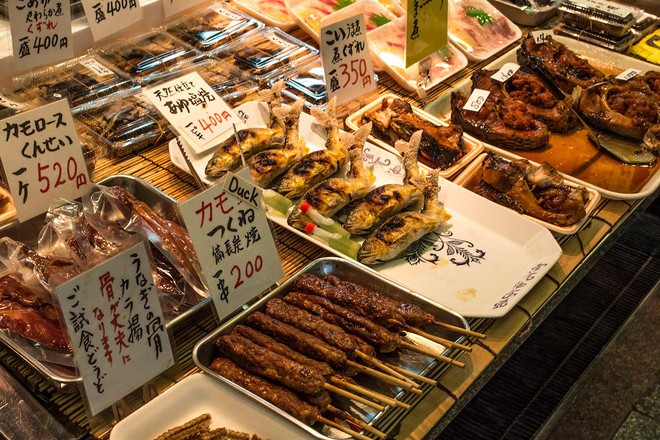 Dạo một vòng quanh khu chợ Nishiki: Thiên đường mua sắm ở Kyoto, Nhật Bản - Ảnh 1.