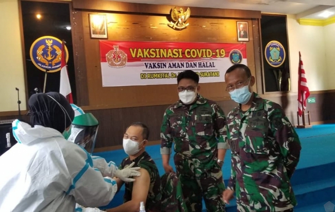 Indonesia đã tiêm vaccine Covid-19 cho 179.000 người  - Ảnh 1.