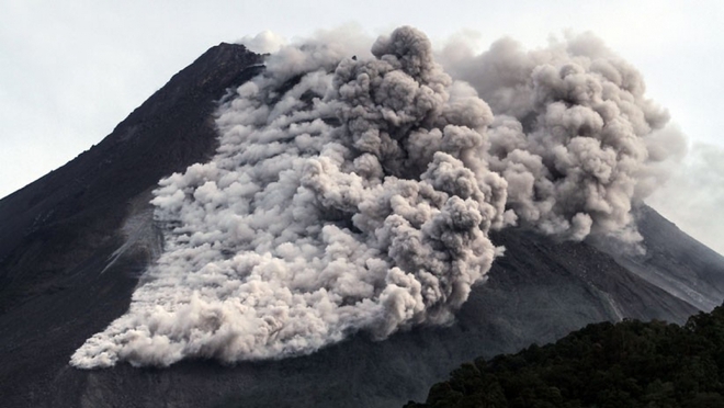  Núi lửa Merapi (Indonesia) phun trào, người dân được lệnh sơ tán khẩn cấp  - Ảnh 1.