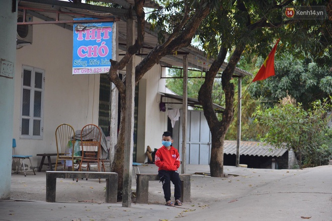 Phong tỏa thôn Kim Điền - Hải Dương liên quan BN 1552: Cuộc sống hàng ngày bị đảo lộn, người dân đeo khẩu trang cả ở trong nhà để phòng dịch - Ảnh 3.