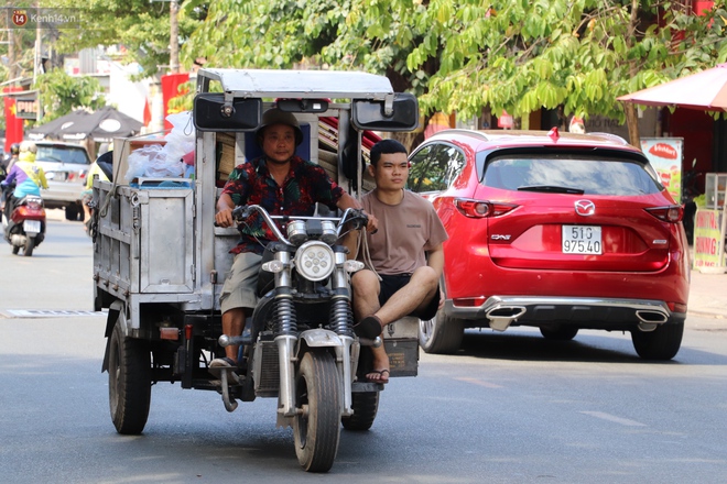 Chuyện ấm lòng trước Tết: Chú Đức ba gác chở đồ nhất quyết không chịu lấy tiền của sinh viên vì sợ tụi nó hết tiền - Ảnh 3.