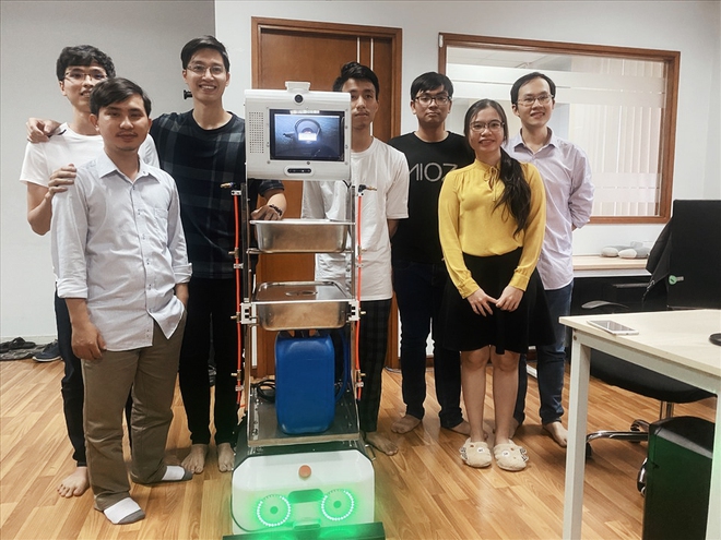 Nh&oacute;m bạn TP.HCM l&agrave;m robot nhắc nhở người kh&ocirc;ng đeo khẩu trang, gi&agrave;nh giải Nhất cuộc thi Hack C&ocirc; Vy - Ảnh 7.