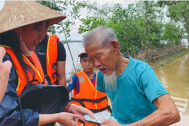 Đề xuất mới cho ph&eacute;p c&aacute; nh&acirc;n được vận động, tiếp nhận tiền ủng hộ lũ lụt - Ảnh 1.