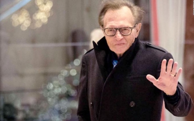  MC truyền hình huyền thoại Larry King của Mỹ nhập viện do Covid-19  - Ảnh 1.