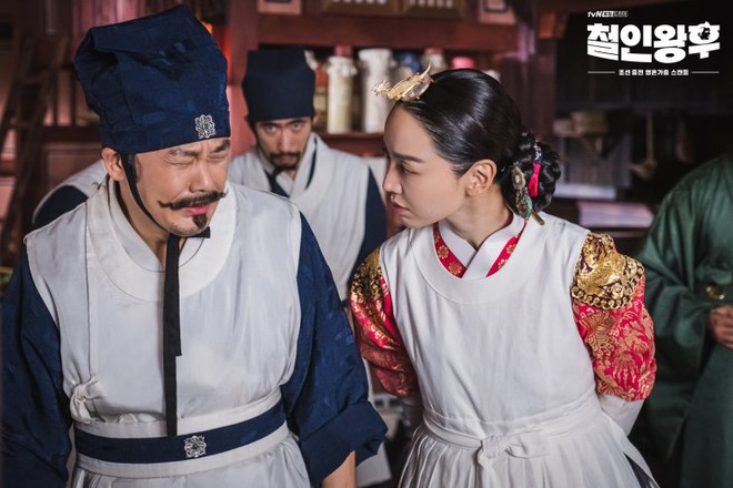 Gây tranh cãi vì xuyên tạc lịch sử, Mr. Queen của Shin Hye Sun vẫn hot không lối thoát, vì sao ta? - Ảnh 14. Gây tranh cãi vì xuyên tạc lịch sử, Mr. Queen của Shin Hye Sun vẫn hot không lối thoát, vì sao ta? - Ảnh 14.