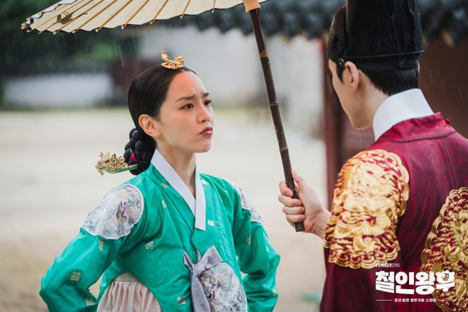 Gây tranh cãi vì xuyên tạc lịch sử, Mr. Queen của Shin Hye Sun vẫn hot không lối thoát, vì sao ta? - Ảnh 15. Gây tranh cãi vì xuyên tạc lịch sử, Mr. Queen của Shin Hye Sun vẫn hot không lối thoát, vì sao ta? - Ảnh 15.