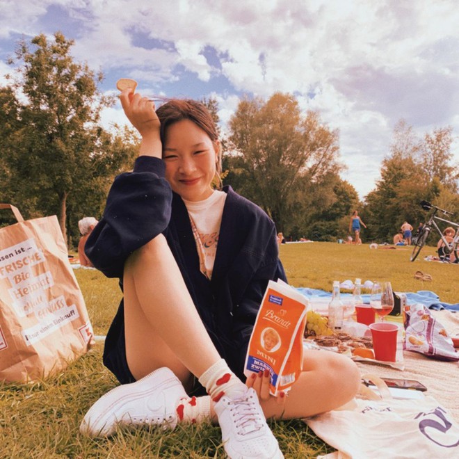 Nếu tụt mood, h&atilde;y t&igrave;m đến My20s - k&ecirc;nh YouTube lan toả năng lượng t&iacute;ch cực của c&ocirc; bạn du học sinh Đức - Ảnh 2.