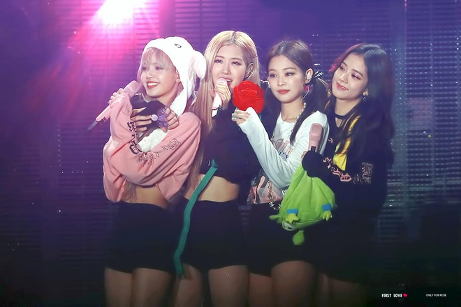 BLACKPINK có cách tự động viên lẫn nhau thiếu nghị lực xem mà muốn tụt mood, Dua Lipa bị rủ rê làm theo mà chả hiểu kiểu gì - Ảnh 5.