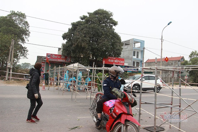 Dịch Covid-19 ngày 30/1: Gia Lai có thêm 3 ca dương tính; TP.HCM xét nghiệm toàn bộ nhân viên sân bay Tân Sơn Nhất - Ảnh 1.