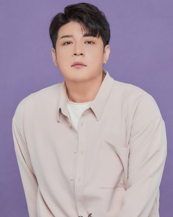 Giảm 40kg chấn động, Shindong (Suju) tung ảnh profile với visual sắc nét khó tin: Thế nào mà khiến MXH xôn xao cả sáng nay? - Ảnh 2.