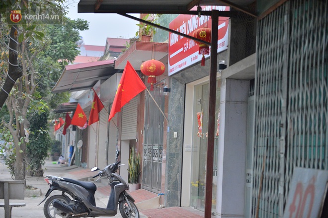 Cuộc sống ở Đông Anh sau ca mắc Covid-19: Hàng quán tự giác đóng cửa, người dân dọn dẹp đường phố cùng nhau - Ảnh 1. Cuộc sống ở Đông Anh sau ca mắc Covid-19: Hàng quán tự giác đóng cửa, người dân dọn dẹp đường phố cùng nhau - Ảnh 1.