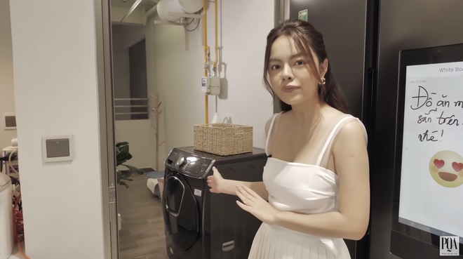 Căn hộ cao cấp màu trắng trang nhã của Phạm Quỳnh Anh: Nhiều đồ nội thất thông minh, phòng để đồ hiệu khiêm tốn - Ảnh 4. Căn hộ cao cấp màu trắng trang nhã của Phạm Quỳnh Anh: Nhiều đồ nội thất thông minh, phòng để đồ hiệu khiêm tốn - Ảnh 4.