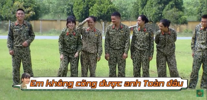 Nam Thư mếu máo: Mũi chị sửa em ơi! khi bị Khánh Vân cõng trên lưng - Ảnh 2.