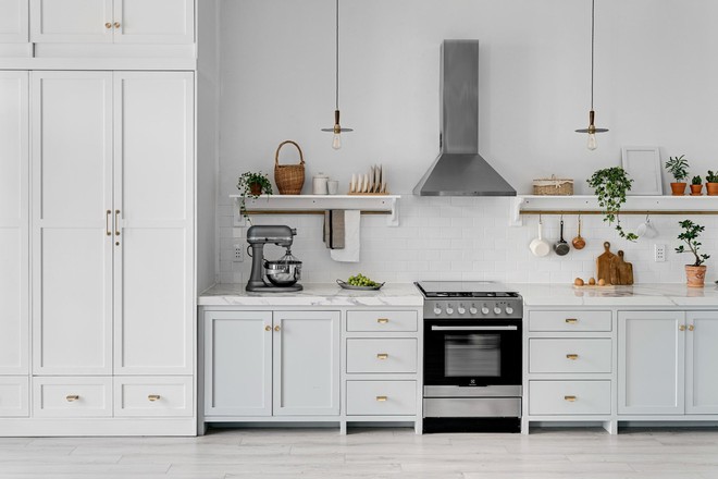 Food stylist tự decor nh&agrave; thu&ecirc; khiến d&acirc;n t&igrave;nh xỉu ngang v&igrave; qu&aacute; đẹp, căn bếp đ&uacute;ng chuẩn studio ngắm m&atilde;i kh&ocirc;ng ch&aacute;n - Ảnh 10.