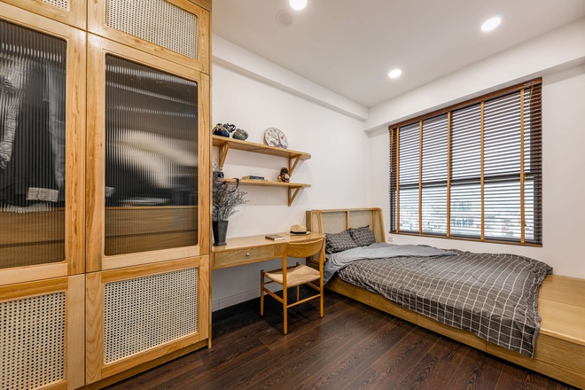 Căn hộ 3 phòng ngủ với 80% là gỗ tự nhiên, kết hợp phong cách Nhật lẫn Bắc Âu nhìn mê chữ ê kéo dài - Ảnh 8.