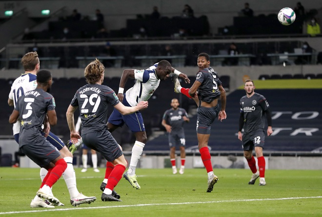 Hạ Brentford 2-0, Tottenham có vé dự trận Chung kết đầu mùa - Ảnh 2.