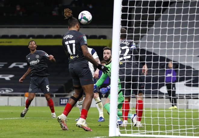 Hạ Brentford 2-0, Tottenham có vé dự trận Chung kết đầu mùa - Ảnh 4.