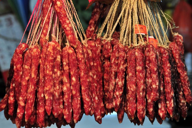 Gan v&agrave; thận sợ nhất 3 thực phẩm quen thuộc n&agrave;y, giới chuy&ecirc;n gia đ&atilde; l&ecirc;n tiếng cảnh b&aacute;o nhưng đ&aacute;ng tiếc l&agrave; trong m&acirc;m cơm nh&agrave; bạn thường c&oacute; đủ - Ảnh 4.