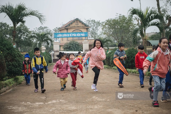 Dự giờ Lớp học ươm mơ của cô giáo Khánh Vy, có gì mà các em học sinh vui đến thế? - Ảnh 1.