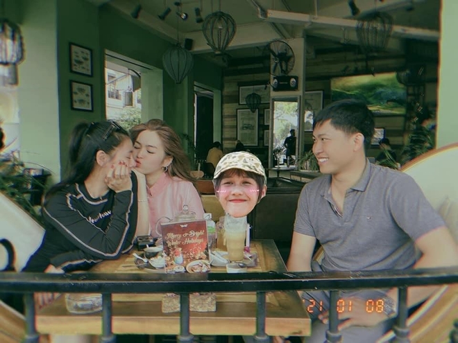 Thấy Mũi trưởng Long bơ vơ khi gặp Nam Thư - Kh&aacute;nh V&acirc;n, netizen lầy lội gh&eacute;p lu&ocirc;n Hậu Ho&agrave;ng cho đỡ tủi th&acirc;n - Ảnh 3.