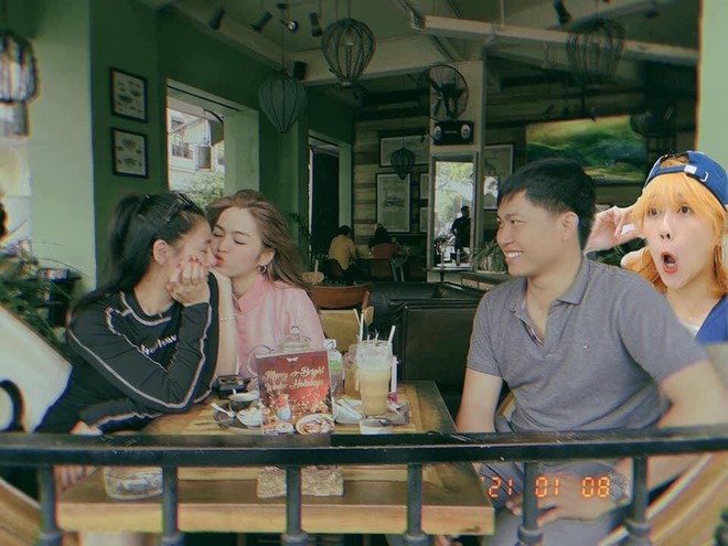 Thấy Mũi trưởng Long bơ vơ khi gặp Nam Thư - Kh&aacute;nh V&acirc;n, netizen lầy lội gh&eacute;p lu&ocirc;n Hậu Ho&agrave;ng cho đỡ tủi th&acirc;n - Ảnh 5.