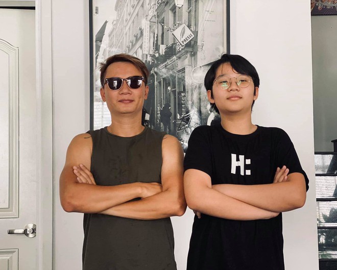 Mới ng&agrave;y n&agrave;o c&ograve;n b&eacute; x&iacute;u tr&ecirc;n TV, T&ecirc; Gi&aacute;c giờ đ&atilde; cao vượt bố Ho&agrave;ng B&aacute;ch l&uacute;c n&agrave;o kh&ocirc;ng hay - Ảnh 7.