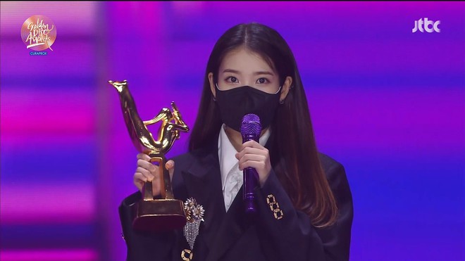 IU vừa ẵm trọn Daesang tại Grammy Hàn Quốc 2021 đã thông báo comeback ngay tháng 1 khiến fan đứng ngồi không yên - Ảnh 6.