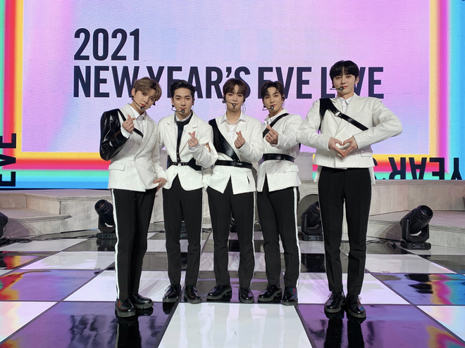 Top 30 nhóm nhạc nam hot nhất xứ Hàn: BTS mở bát xưng vương năm mới, choáng nhất là thứ hạng cả dàn idol nhà SM - Ảnh 11.