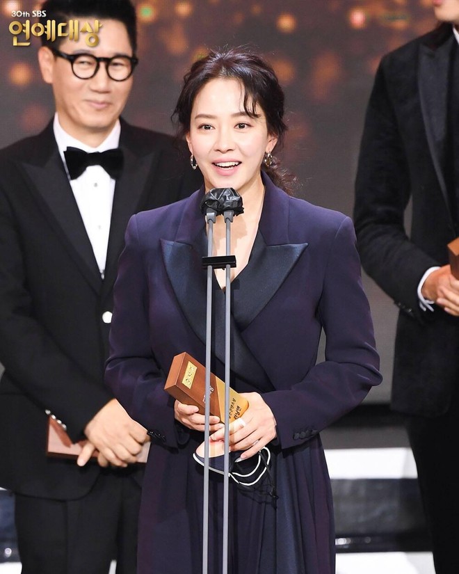Song Ji Hyo từng cảm ơn dàn sao Running Man nhưng lại tổn thương Lee Kwang Soo tại lễ trao giải, lý do là gì đây? - Ảnh 3.
