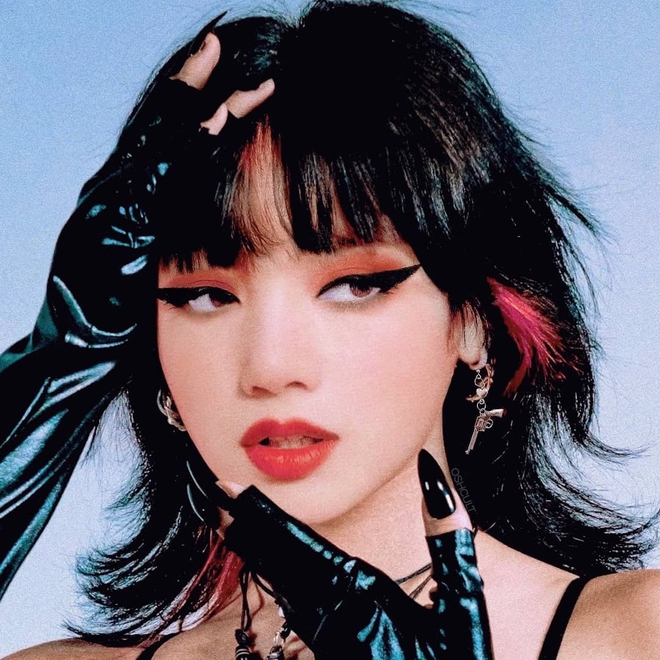 Xịt máu mũi vì loạt ảnh Lisa (BLACKPINK) trang điểm đậm, lại còn bức tử vòng 1 ngồn ngộn, nhưng sự thật ra sao? - Ảnh 2.