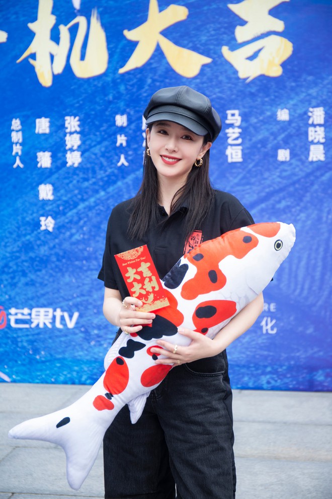 Tiểu tam bị gh&eacute;t nhất Ho&agrave;n Ch&acirc;u C&aacute;ch C&aacute;ch make up lồng lộn ng&agrave;y khai m&aacute;y, h&uacute; hồn hơn l&agrave; tạo h&igrave;nh cổ trang như tr&ograve; đ&ugrave;a của nam ch&iacute;nh - Ảnh 1.