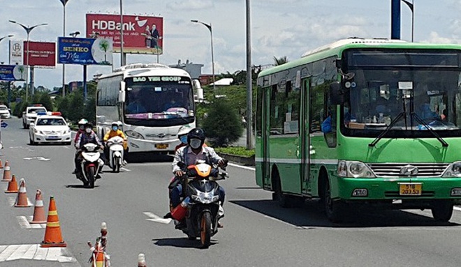 Toàn cảnh những thay đổi giãn cách ở TP.HCM; Ngoài Hà Nội, 3 tỉnh khác đã phát hiện người về từ Bệnh viện Việt Đức mắc Covid-19 - Ảnh 1.