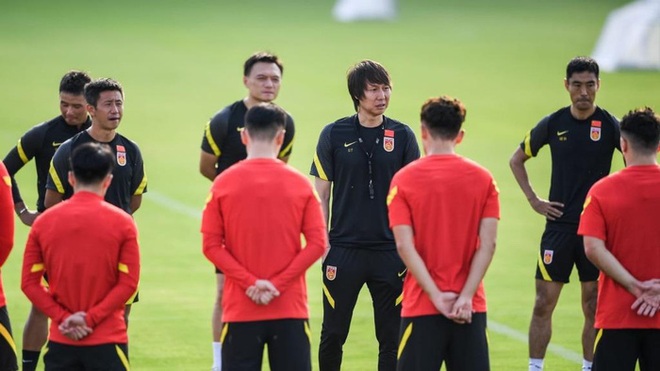 Lý do kỳ lạ khiến LĐBĐ Trung Quốc nhất quyết đổi giờ thi đấu trận gặp Việt Nam - Ảnh 1.