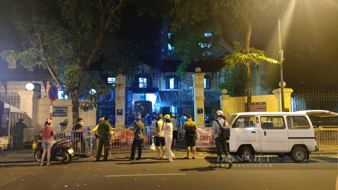 Hàng loạt khu vực nội thành Hà Nội phong tỏa liên quan đến 5 ca F0 mới; Hơn 1.400 mẫu âm tính, viện Việt Đức phân vùng xanh, vàng, đỏ - Ảnh 1. Hàng loạt khu vực nội thành Hà Nội phong tỏa liên quan đến 5 ca F0 mới; Hơn 1.400 mẫu âm tính, viện Việt Đức phân vùng xanh, vàng, đỏ - Ảnh 1.