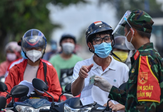 Toàn cảnh những thay đổi giãn cách ở TP.HCM; Ngoài Hà Nội, 3 tỉnh khác đã phát hiện người về từ Bệnh viện Việt Đức mắc Covid-19 - Ảnh 2.