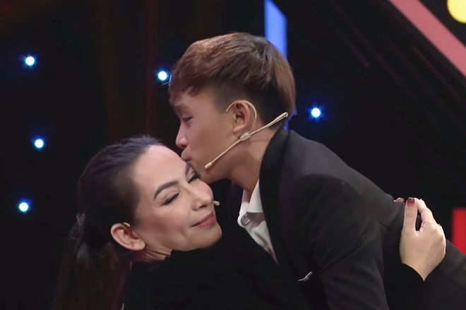 Người trong ekip Phi Nhung nghi ngờ Hồ Văn Cường bị dụ dỗ b&aacute;n đứng gia đ&igrave;nh, tiết lộ th&aacute;i độ nam ca sĩ trong cuộc n&oacute;i chuyện 6 tiếng? - Ảnh 5.