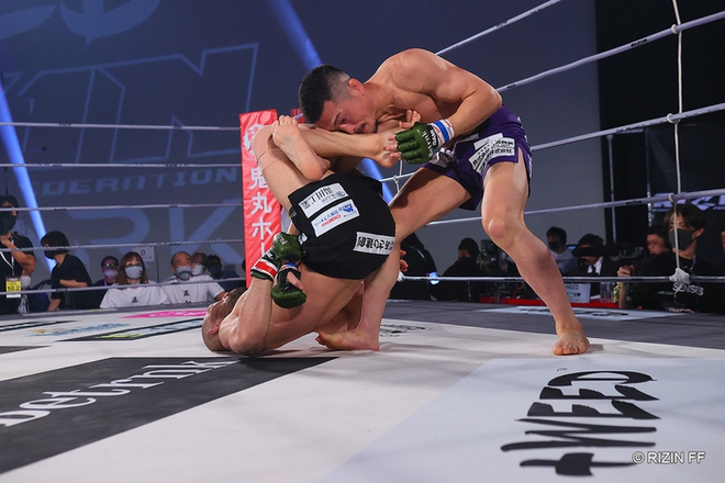 Huyền thoại MMA Nhật Bản có pha bẻ tay kinh hoàng, khiến đối thủ phải giải nghệ trong đau đớn - Ảnh 3.