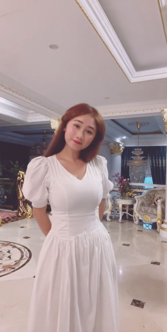 Cận cảnh nhan sắc con dâu thứ nhà bà Phương Hằng, không hề kém cạnh Quế Long nhưng tính cách trái ngược? - Ảnh 4. Cận cảnh nhan sắc con dâu thứ nhà bà Phương Hằng, không hề kém cạnh Quế Long nhưng tính cách trái ngược? - Ảnh 4.