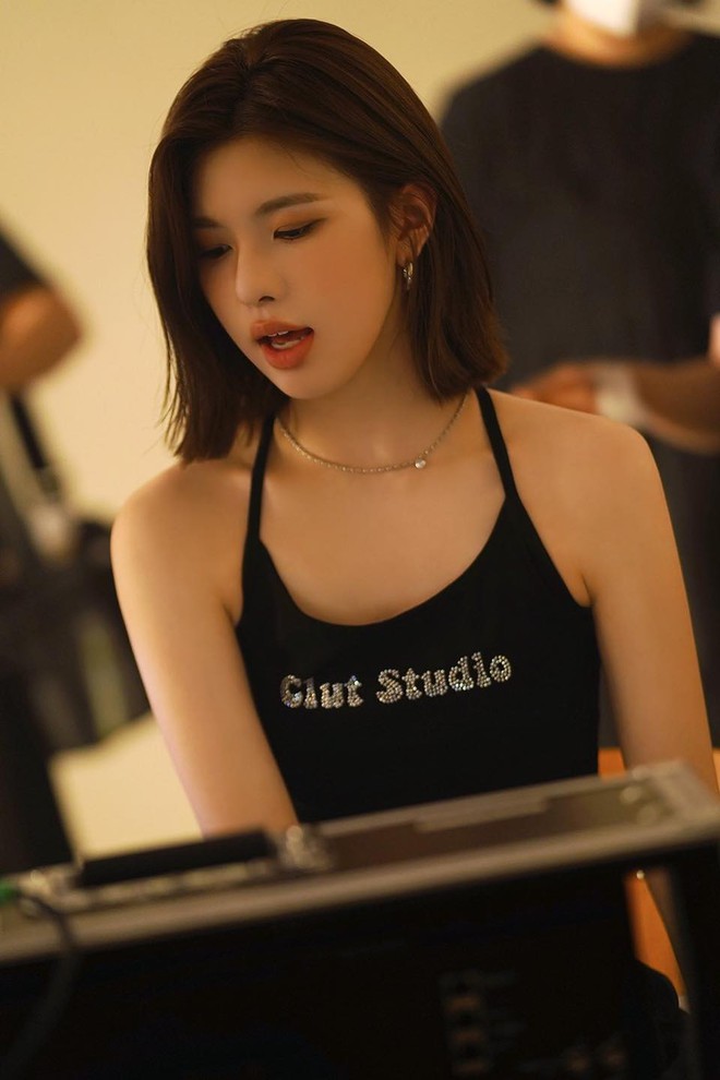 Visual vi diệu của tân binh 2k4 nhà JYP: Được khen là hậu duệ Ryujin nhưng nhìn giống cả Joy, Suzy lẫn Cúc Tịnh Y? - Ảnh 7.