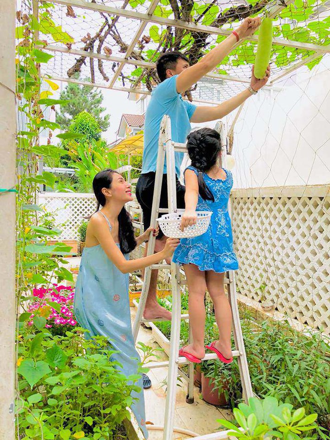 Rộ tin Thuỷ Tiên đang mang thai lần 2? - Ảnh 2. Rộ tin Thuỷ Tiên đang mang thai lần 2? - Ảnh 2.