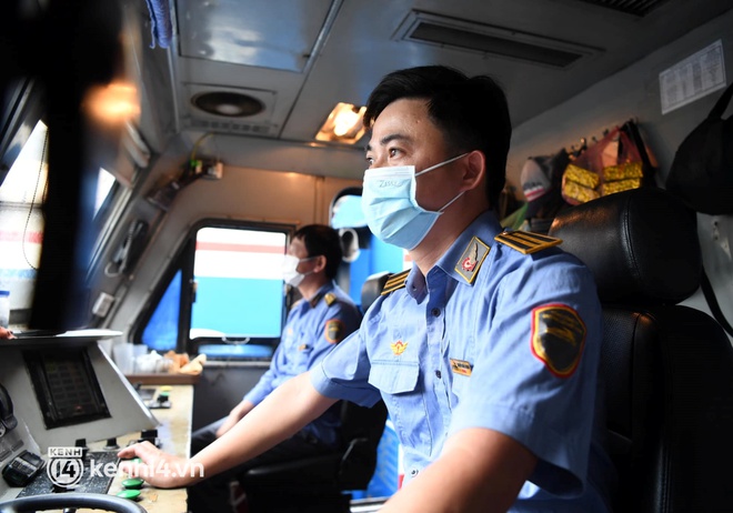 Hơn 100 hành khách đã khởi hành trên chuyến tàu đầu tiên vào phía Nam - Ảnh 10. Hơn 100 hành khách đã khởi hành trên chuyến tàu đầu tiên vào phía Nam - Ảnh 10.