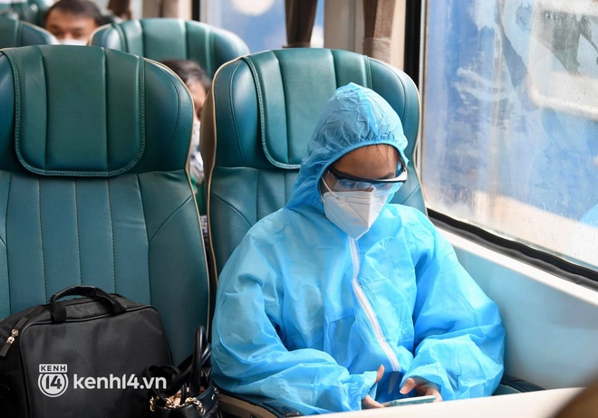 Hơn 100 hành khách đã khởi hành trên chuyến tàu đầu tiên vào phía Nam - Ảnh 17. Hơn 100 hành khách đã khởi hành trên chuyến tàu đầu tiên vào phía Nam - Ảnh 17.