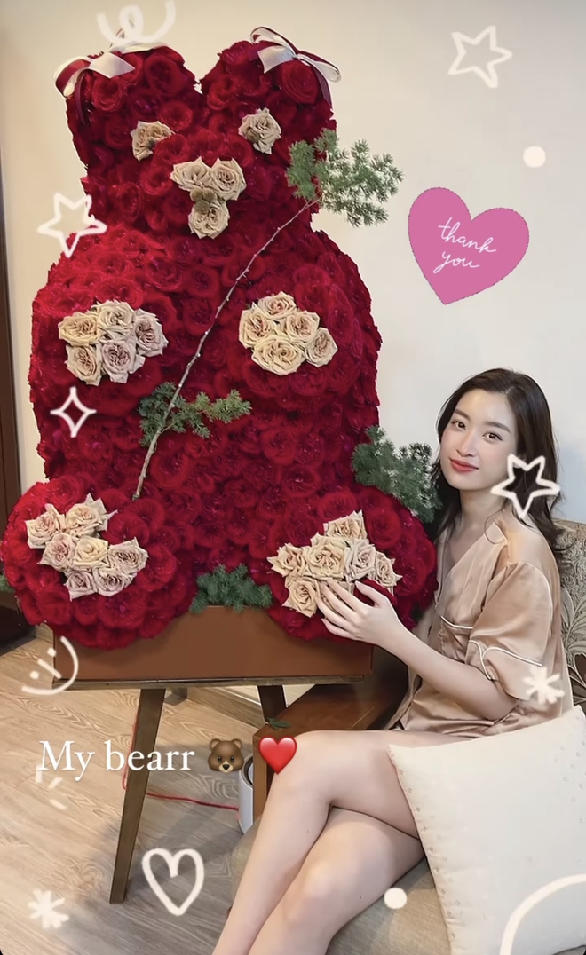 Đỗ Mỹ Linh khoe body cực nuột đ&oacute;n tuổi mới, 1 chi tiết lộ r&otilde; mối quan hệ với Đỗ H&agrave; - Ảnh 4.