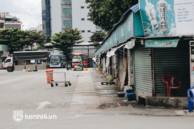 Ngày đầu bến xe lớn nhất trung tâm Sài Gòn mở lại, tài xế chờ từ sáng đến trưa vẫn không có khách đi - Ảnh 9.