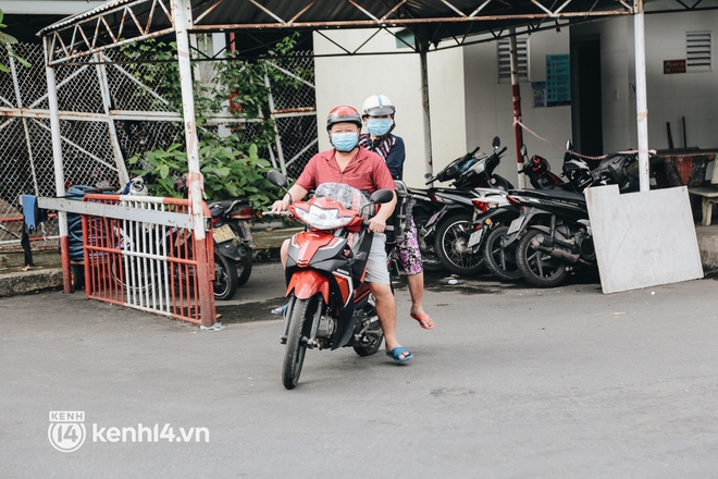 Ngày đầu bến xe lớn nhất trung tâm Sài Gòn mở lại, tài xế chờ từ sáng đến trưa vẫn không có khách đi - Ảnh 11.