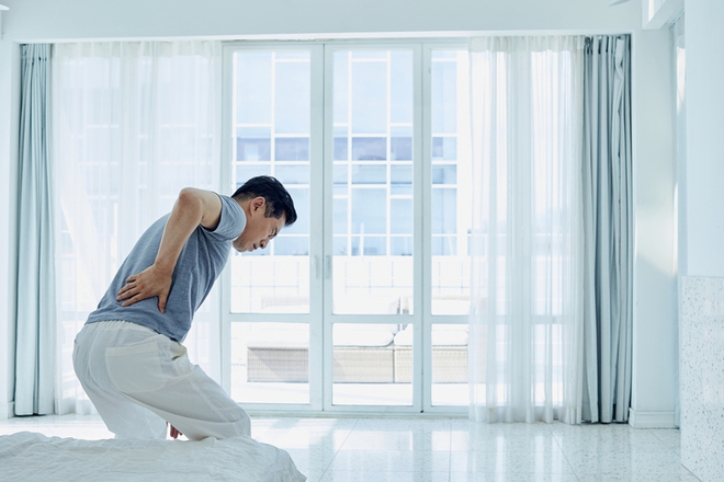 Căn bệnh nguy hiểm dễ bị nhầm với thoát vị đĩa đệm, tỷ lệ mắc ở nam giới cao gấp 4 lần nữ giới: Nếu cứ ngồi lâu hay thay đổi tư thế lại đau lưng thì bạn nên cẩn trọng - Ảnh 2.