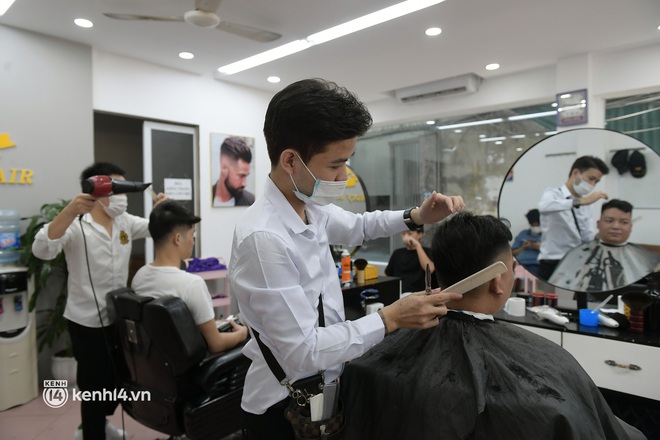 Toàn bộ lộ trình nới lỏng giãn cách xã hội của Hà Nội - Ảnh 2. Toàn bộ lộ trình nới lỏng giãn cách xã hội của Hà Nội - Ảnh 2.