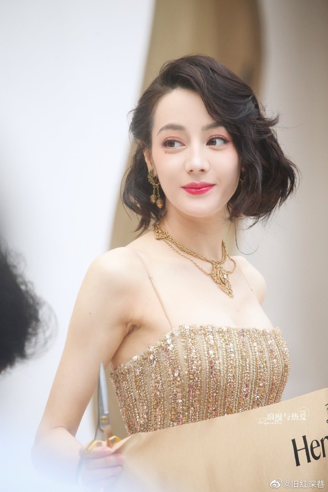 Địch Lệ Nhiệt Ba n&aacute;o loạn MXH v&igrave; v&ograve;ng 3 sexy xịt m&aacute;u mũi nhưng ảnh kh&ocirc;ng PTS tố sắc v&oacute;c khiến Cnet x&oacute;t xa - Ảnh 6.