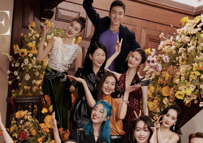 Bức ảnh hot nhất Weibo: Dương Mịch v&agrave; Tam kim ảnh hậu bị đại Hoa đ&aacute;n lu mờ, Cung Tuấn g&acirc;y tranh c&atilde;i v&igrave; 1 h&agrave;nh động - Ảnh 5.